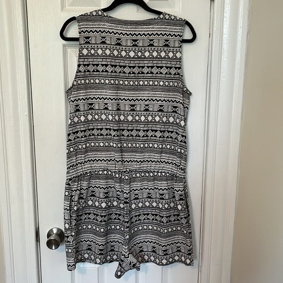 Tribal Print Romper - Picture 4 of 4